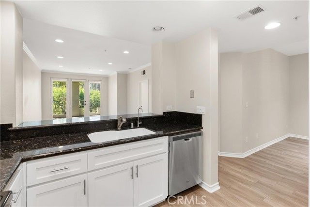 2243 Martin 217, Irvine, CA 92612