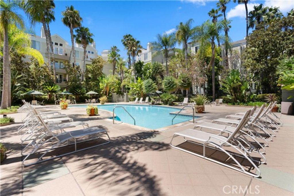 2243 Martin 217, Irvine, CA 92612