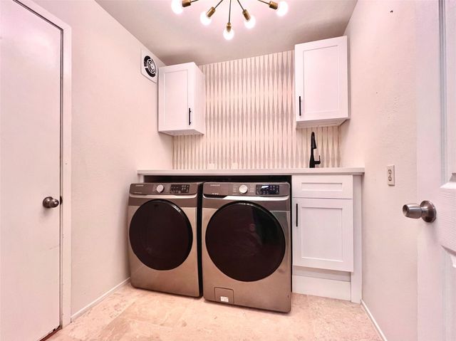 23 Dellforest Court, The Woodlands, TX 77381