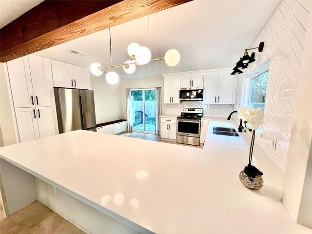 23 Dellforest Court, The Woodlands, TX 77381