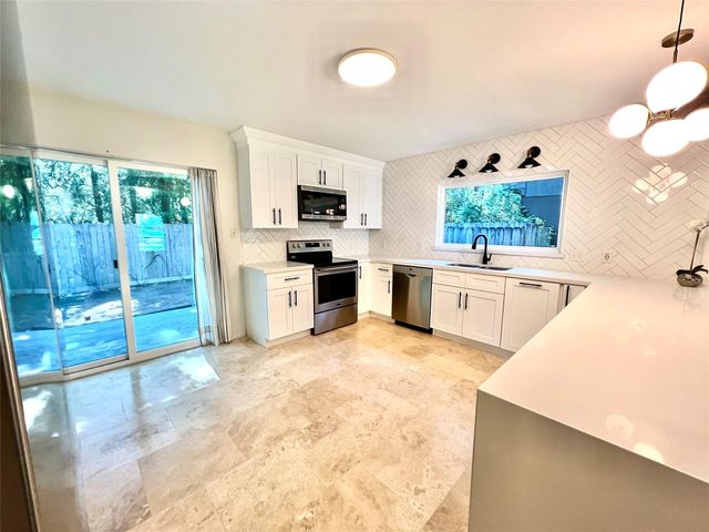 23 Dellforest Court, The Woodlands, TX 77381