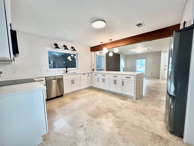 23 Dellforest Court, The Woodlands, TX 77381