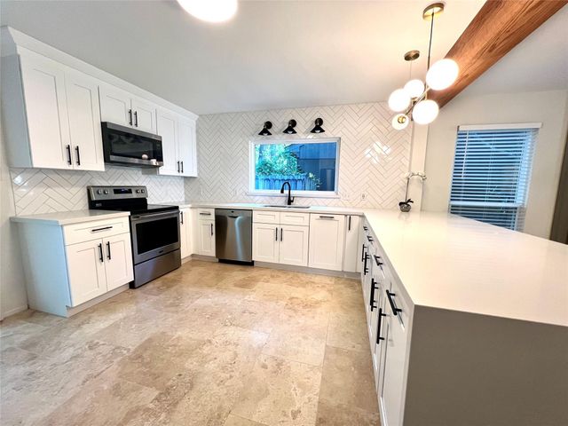 23 Dellforest Court, The Woodlands, TX 77381