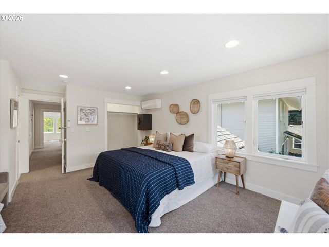 3147 Se TIBBETTS St, Portland, OR 97202