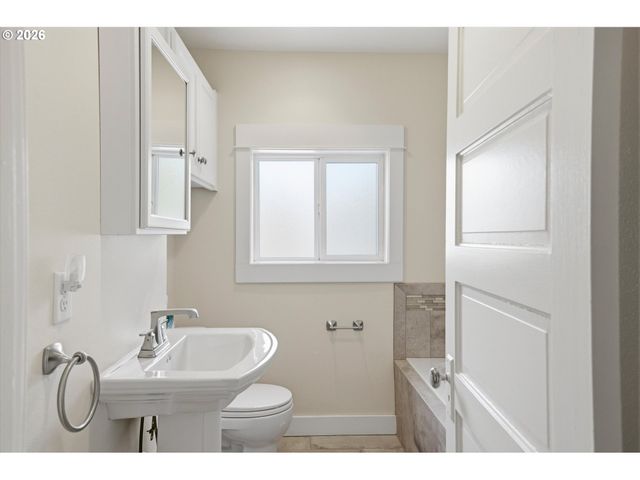 3147 Se TIBBETTS St, Portland, OR 97202