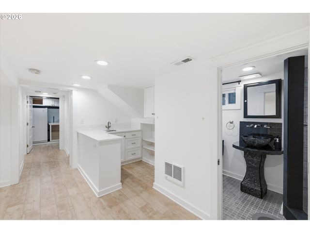 3147 Se TIBBETTS St, Portland, OR 97202