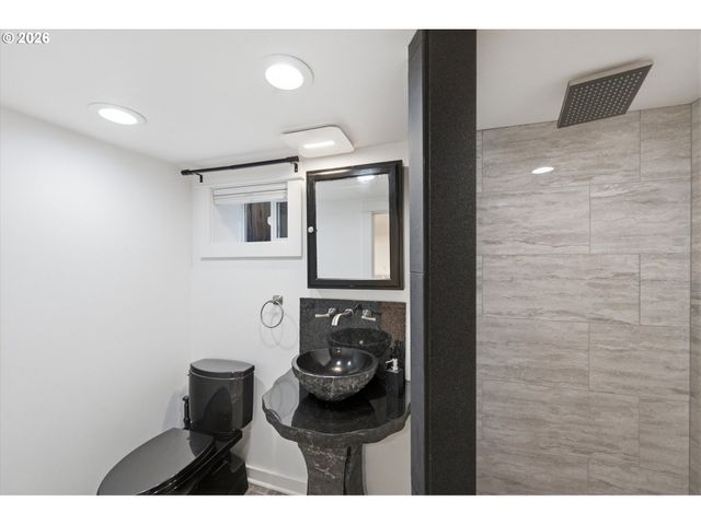 3147 Se TIBBETTS St, Portland, OR 97202