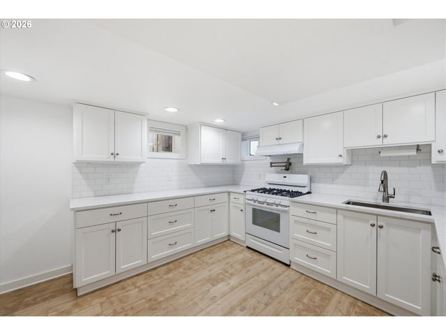 3147 Se TIBBETTS St, Portland, OR 97202