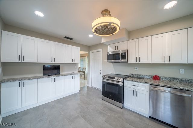 118 SW 59th ST, Cape Coral, FL 33914