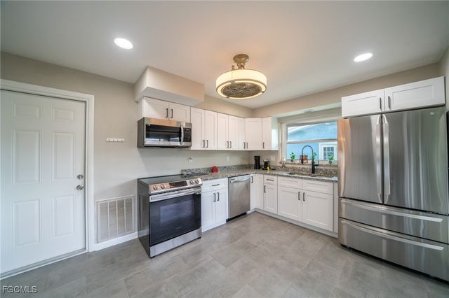 118 SW 59th ST, Cape Coral, FL 33914