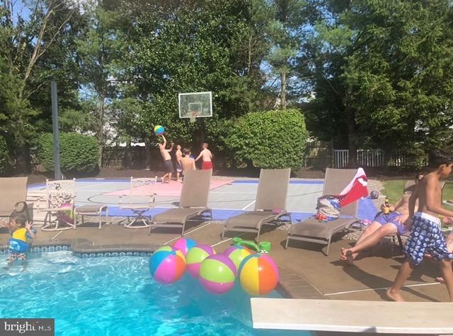 71 BROADACRE DR, Mount Laurel, NJ 08054