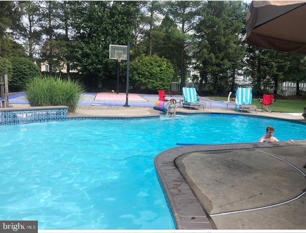 71 BROADACRE DR, Mount Laurel, NJ 08054