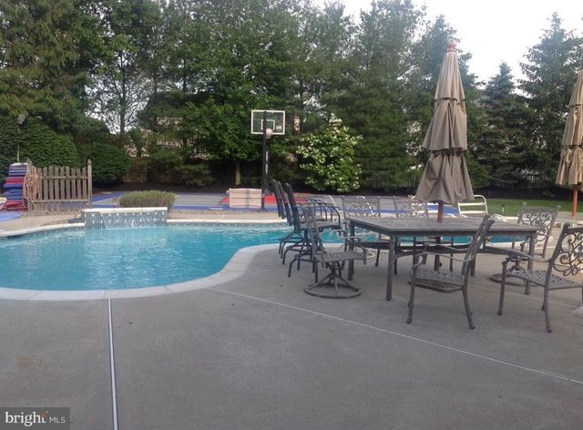 71 BROADACRE DR, Mount Laurel, NJ 08054