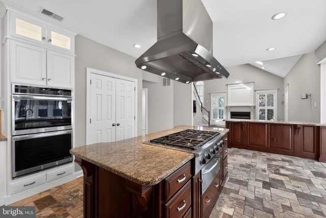 71 BROADACRE DR, Mount Laurel, NJ 08054