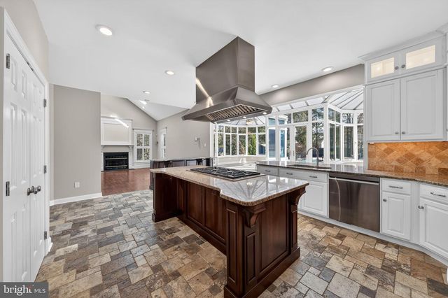 71 BROADACRE DR, Mount Laurel, NJ 08054