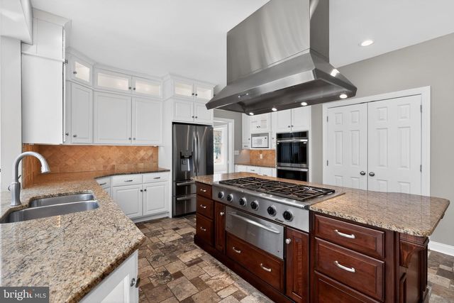 71 BROADACRE DR, Mount Laurel, NJ 08054