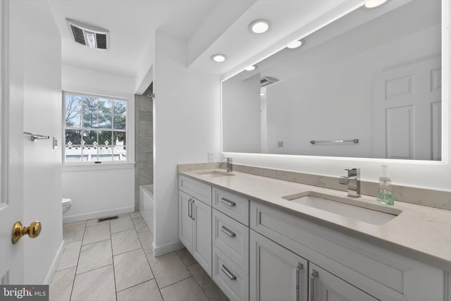 71 BROADACRE DR, Mount Laurel, NJ 08054