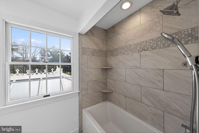 71 BROADACRE DR, Mount Laurel, NJ 08054