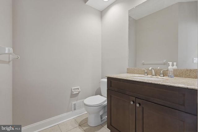 71 BROADACRE DR, Mount Laurel, NJ 08054