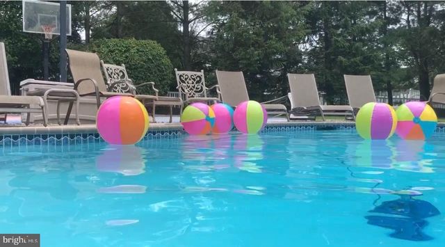 71 BROADACRE DR, Mount Laurel, NJ 08054