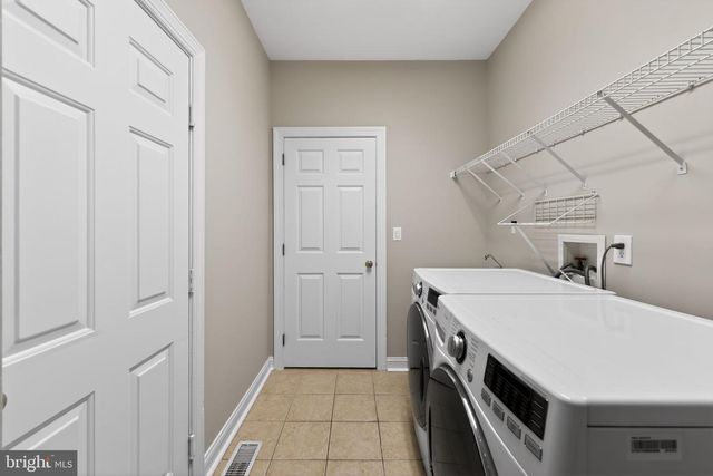 71 BROADACRE DR, Mount Laurel, NJ 08054