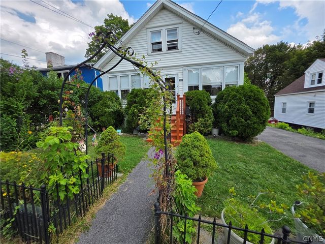 341 Cloveridge Drive, Syracuse, NY 13206