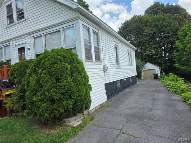 341 Cloveridge Drive, Syracuse, NY 13206