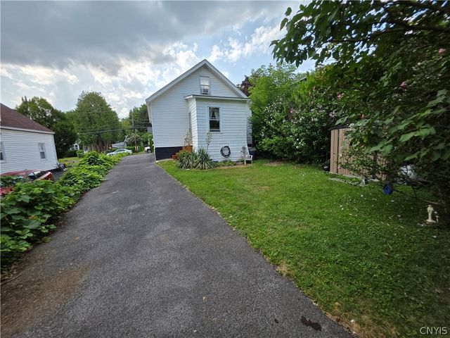 341 Cloveridge Drive, Syracuse, NY 13206