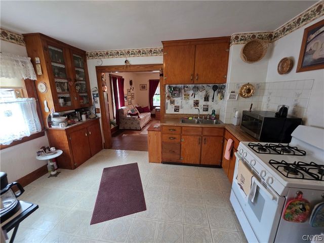 341 Cloveridge Drive, Syracuse, NY 13206