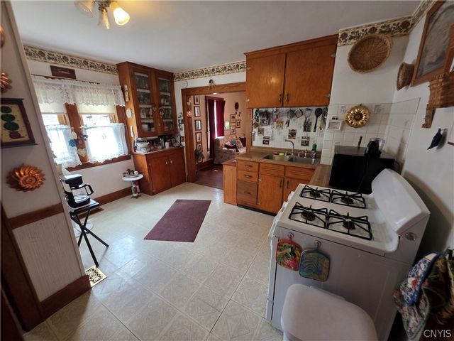 341 Cloveridge Drive, Syracuse, NY 13206