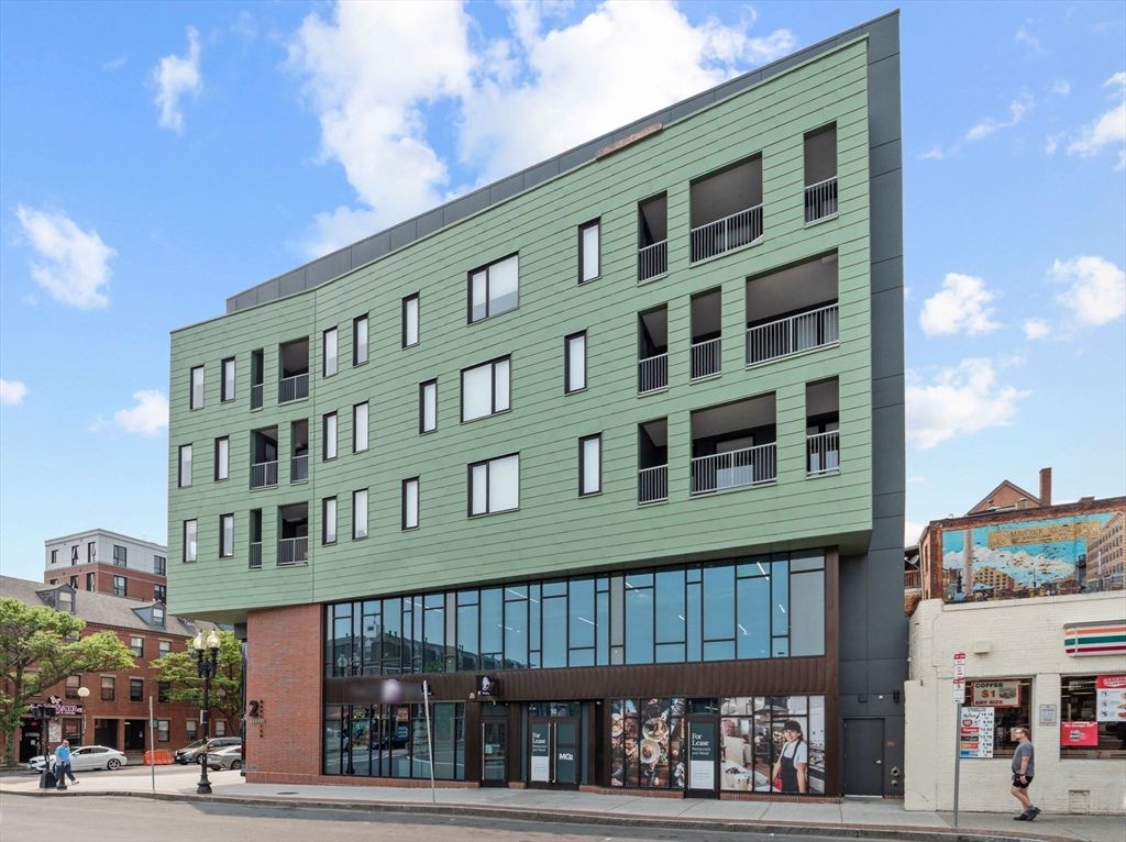 2 Maverick Sq, Boston, MA 02128