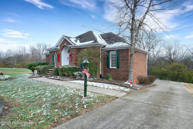 1928 Prestwick Dr, La Grange, KY 40031