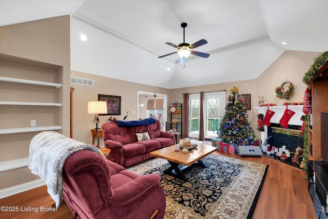 1928 Prestwick Dr, La Grange, KY 40031