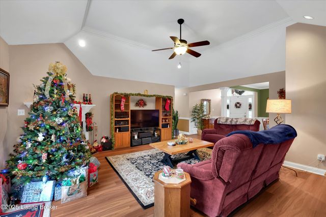 1928 Prestwick Dr, La Grange, KY 40031