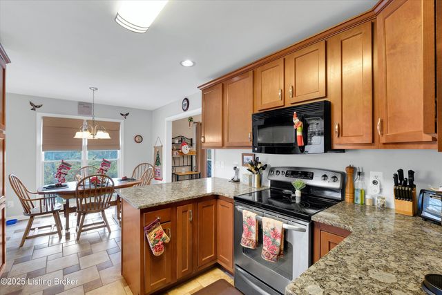 1928 Prestwick Dr, La Grange, KY 40031