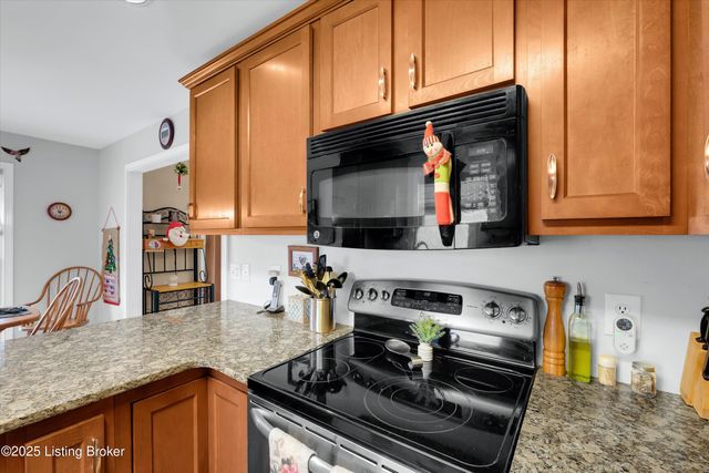 1928 Prestwick Dr, La Grange, KY 40031