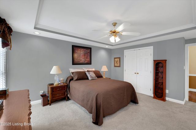 1928 Prestwick Dr, La Grange, KY 40031