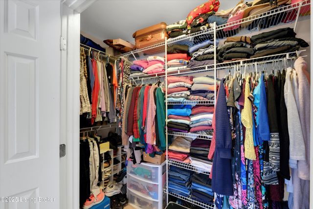 1928 Prestwick Dr, La Grange, KY 40031