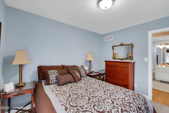 1928 Prestwick Dr, La Grange, KY 40031