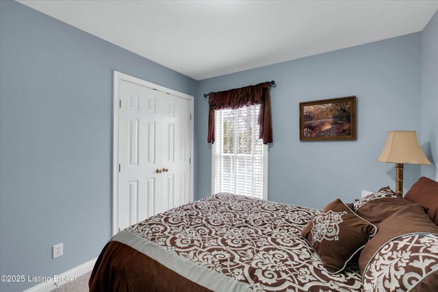 1928 Prestwick Dr, La Grange, KY 40031