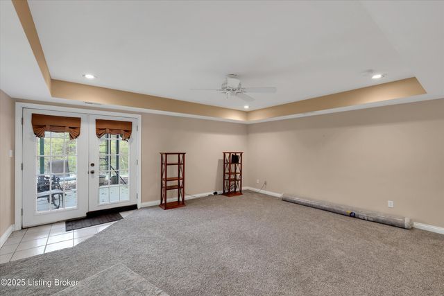 1928 Prestwick Dr, La Grange, KY 40031