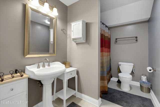 1928 Prestwick Dr, La Grange, KY 40031