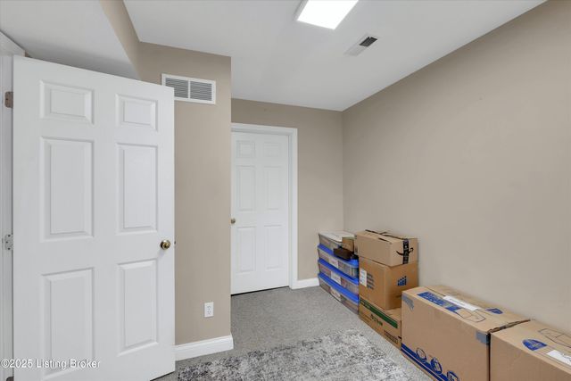 1928 Prestwick Dr, La Grange, KY 40031