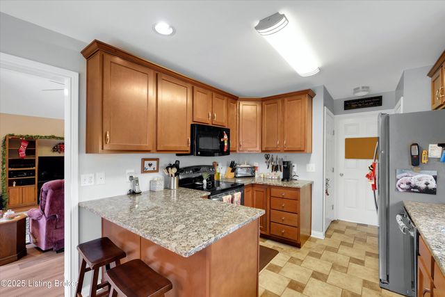 1928 Prestwick Dr, La Grange, KY 40031