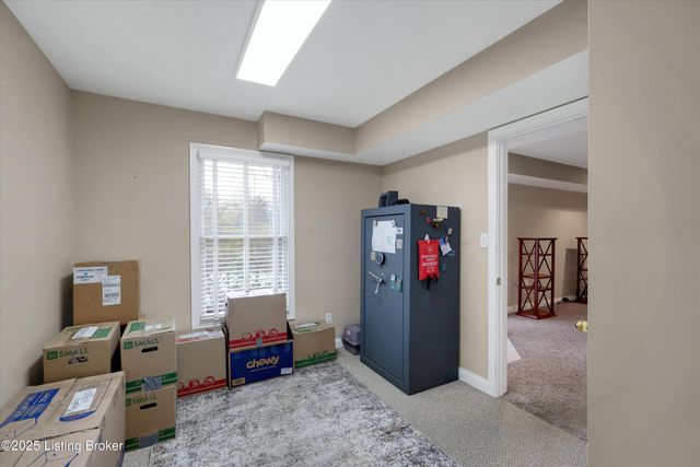 1928 Prestwick Dr, La Grange, KY 40031