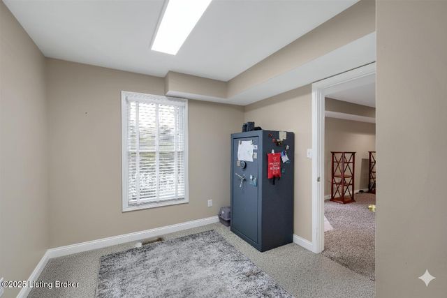 1928 Prestwick Dr, La Grange, KY 40031