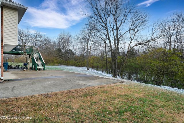 1928 Prestwick Dr, La Grange, KY 40031