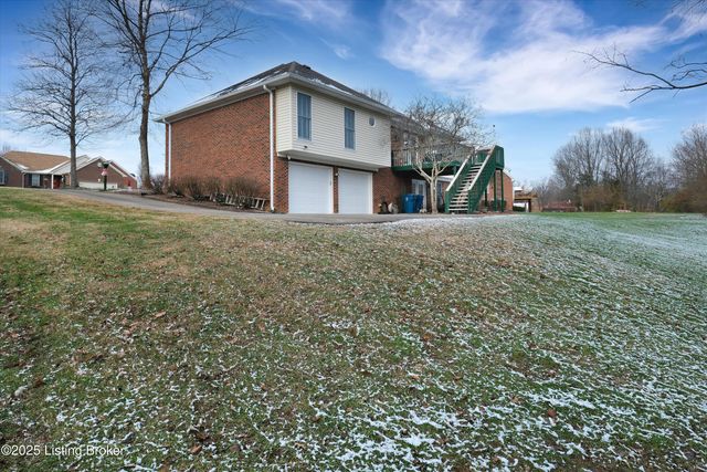 1928 Prestwick Dr, La Grange, KY 40031