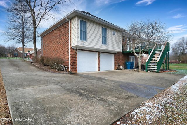 1928 Prestwick Dr, La Grange, KY 40031