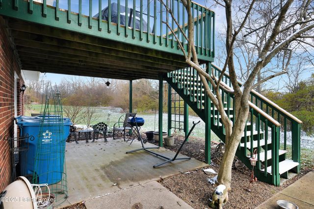 1928 Prestwick Dr, La Grange, KY 40031